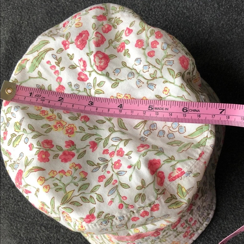 OshKosh B'Gosh Girls 100% Cotton Bucket Hat White + Flowers Size L-XL (5Yrs Up)